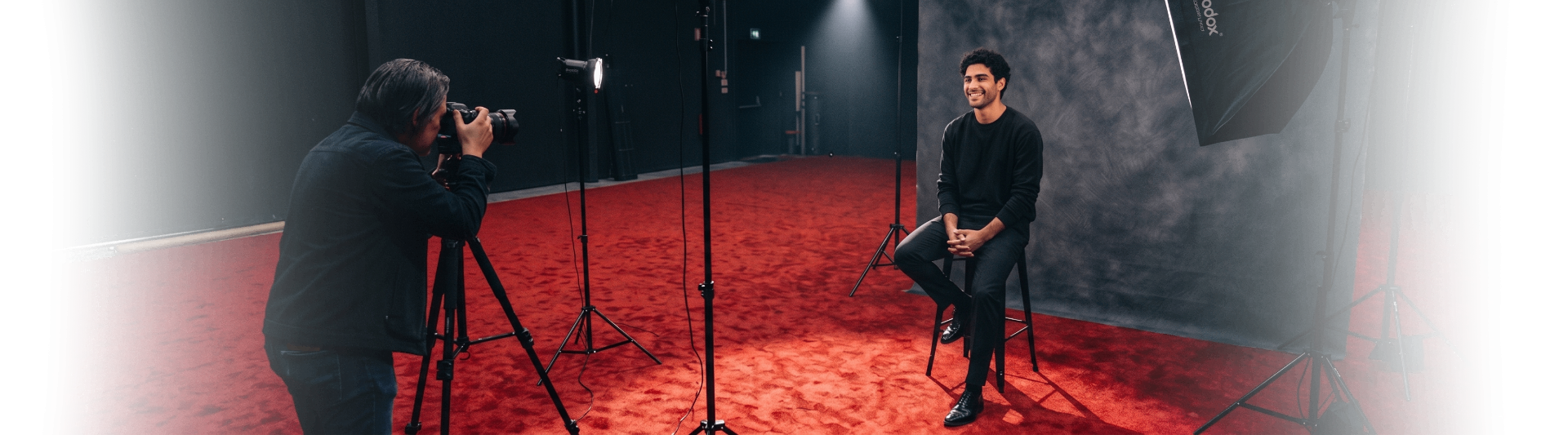 Behind the scenes: photographer capturing Viktor on a red carpet studio set